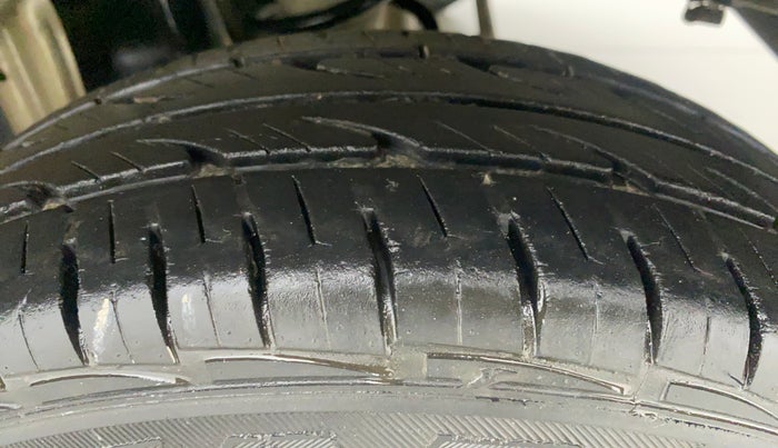 2010 Maruti Alto LXI, Petrol, Manual, 24,884 km, Left Rear Tyre Tread