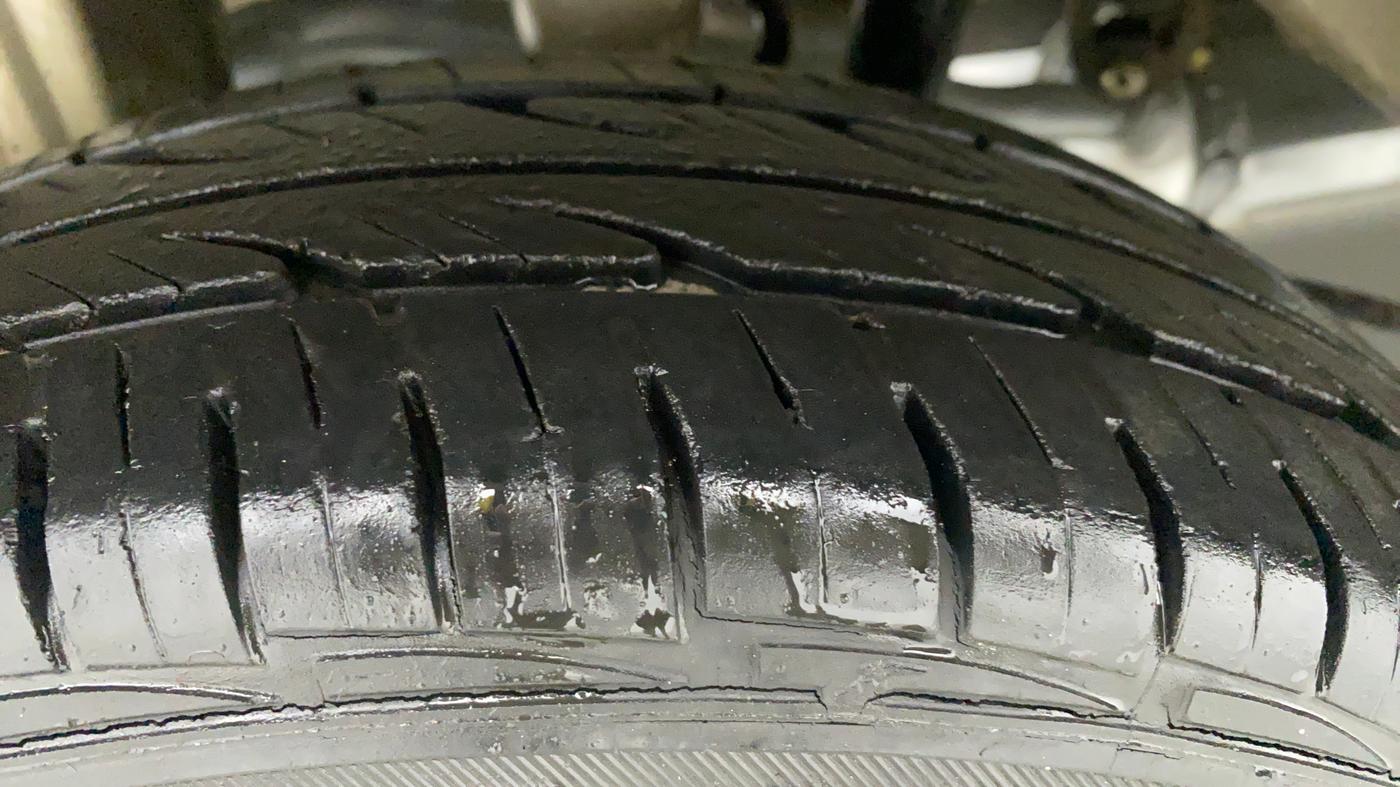 2010 Maruti Alto LXI, Petrol, Manual, 24,884 km, Right Rear Tyre Tread