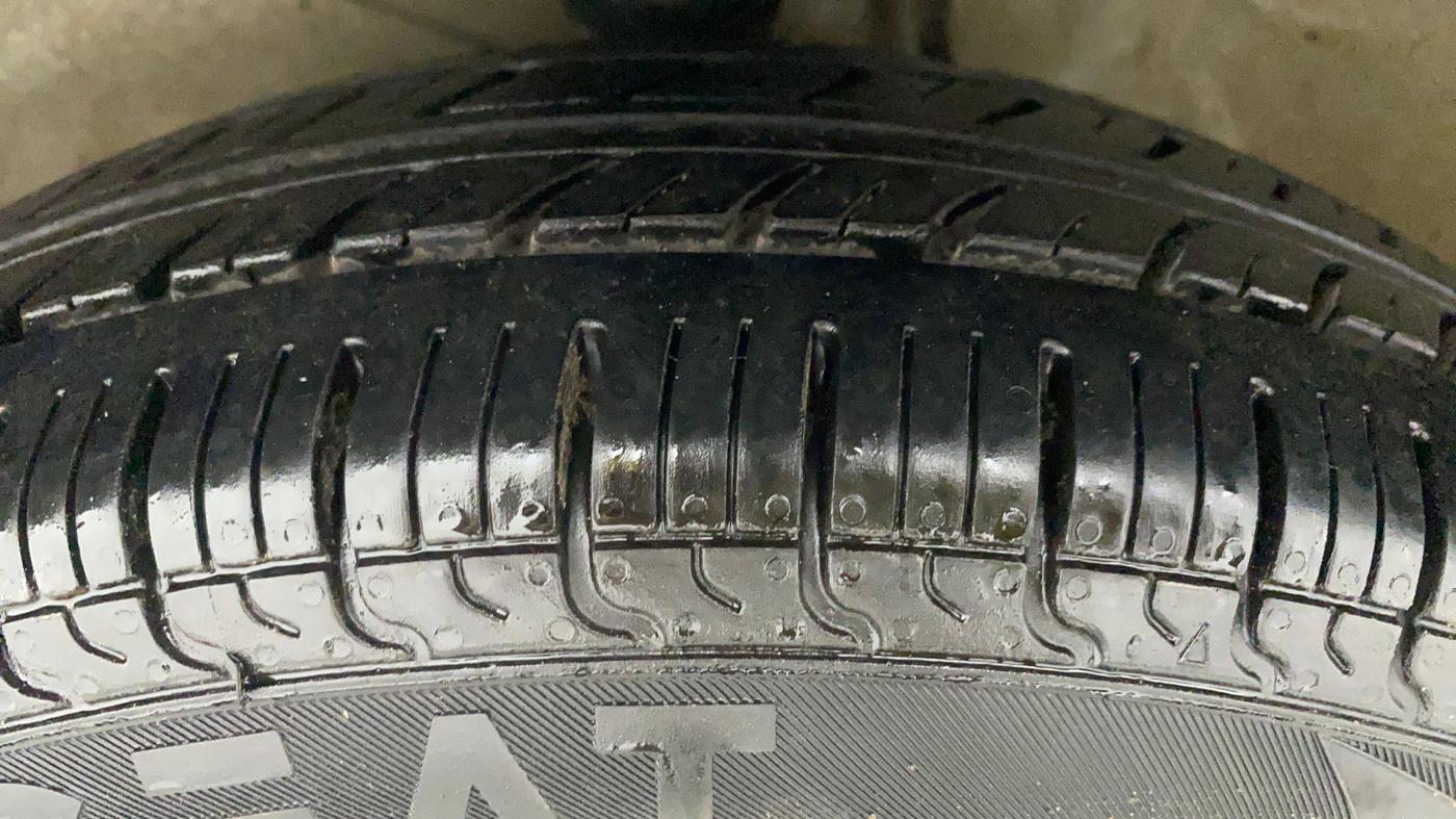 2010 Maruti Alto LXI, Petrol, Manual, 24,884 km, Left Front Tyre Tread