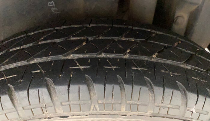 2013 Maruti Swift VXI, Petrol, Manual, 85,210 km, Left Rear Tyre Tread