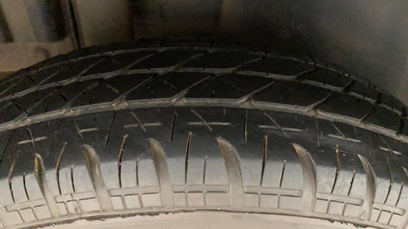 2013 Maruti Swift VXI, Petrol, Manual, 85,210 km, Right Rear Tyre Tread