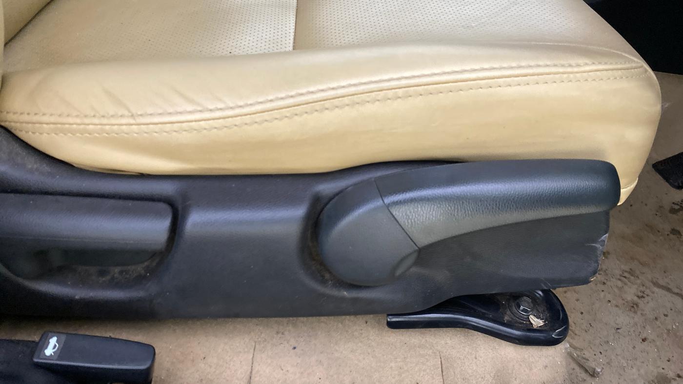 2021 Honda City 1.5L I-VTEC V MT 4TH GEN, Petrol, Manual, 30,687 km, Driver Side Adjustment Panel