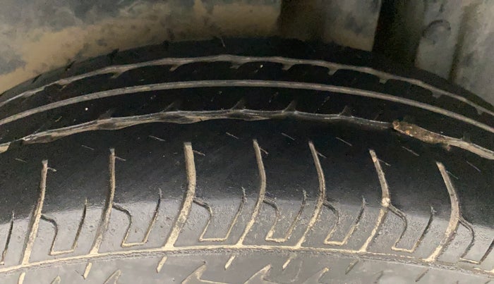 2015 Maruti Swift VXI, Petrol, Manual, 47,606 km, Left Rear Tyre Tread