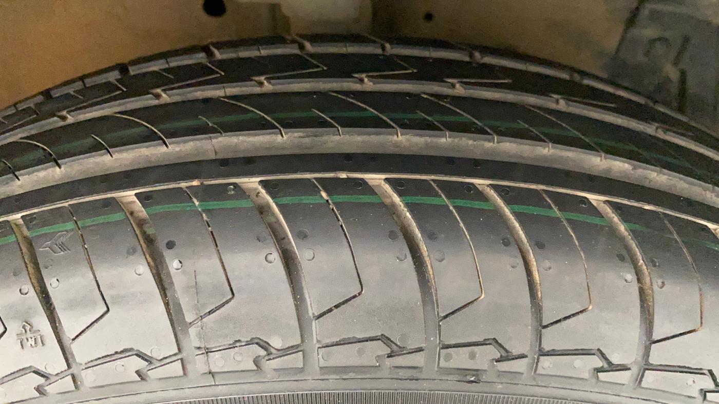 2015 Maruti Swift VXI, Petrol, Manual, 47,606 km, Right Front Tyre Tread