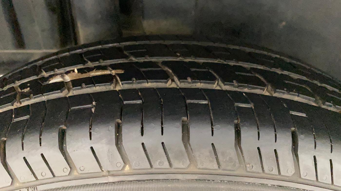 2015 Maruti Swift VXI, Petrol, Manual, 47,606 km, Right Rear Tyre Tread