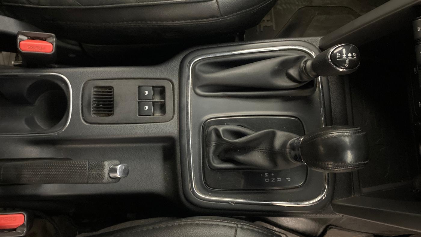 2021 Mahindra Thar LX PETROL HT 4WD AT, Petrol, Automatic, 47,101 km, Gear Lever