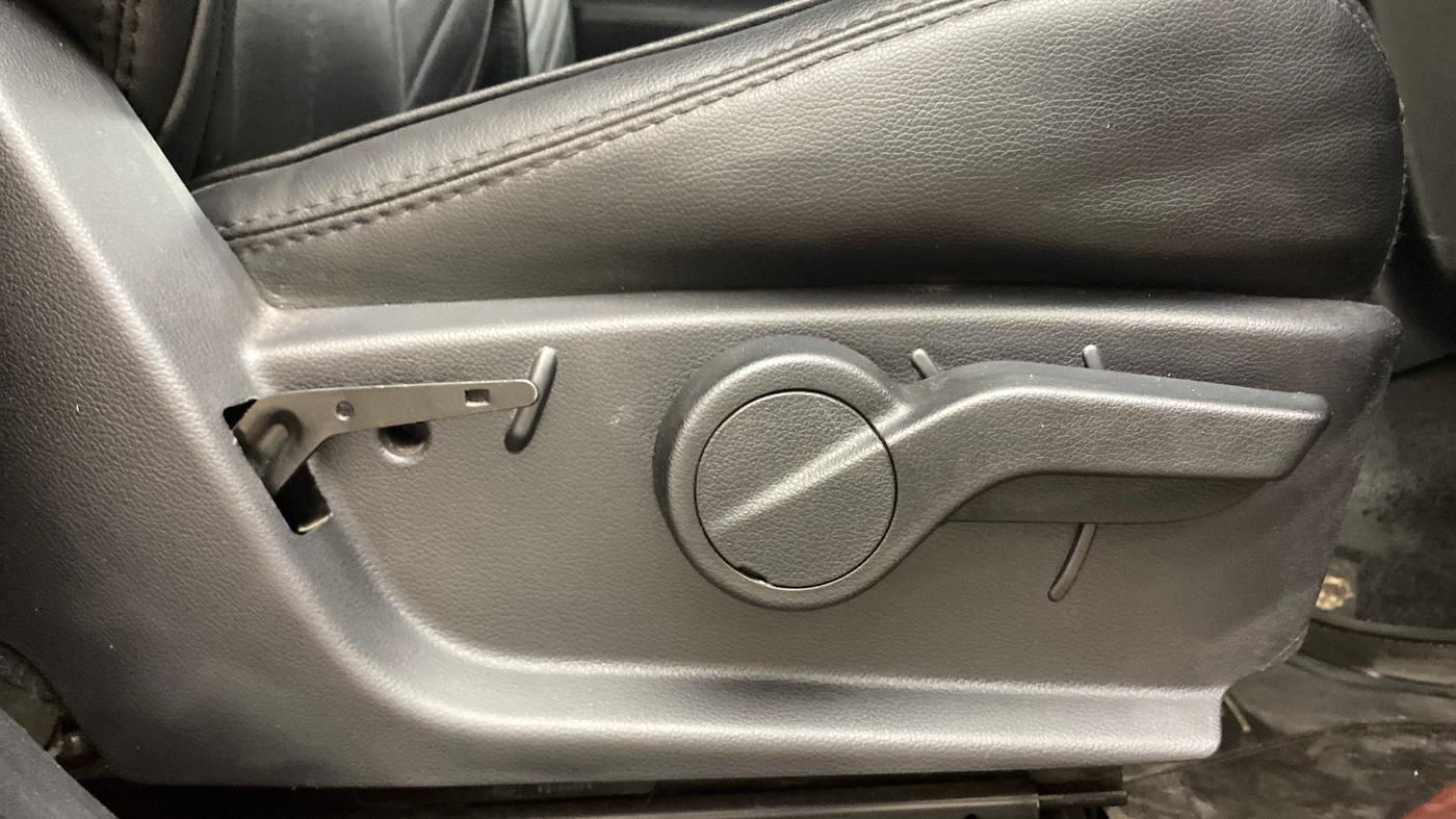 2021 Mahindra Thar LX PETROL HT 4WD AT, Petrol, Automatic, 47,101 km, Driver Side Adjustment Panel