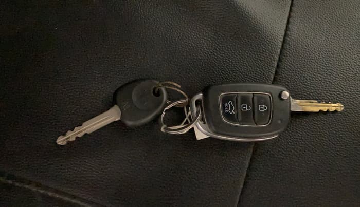 2020 Hyundai AURA S 1.2, Petrol, Manual, 53,162 km, Key Close Up