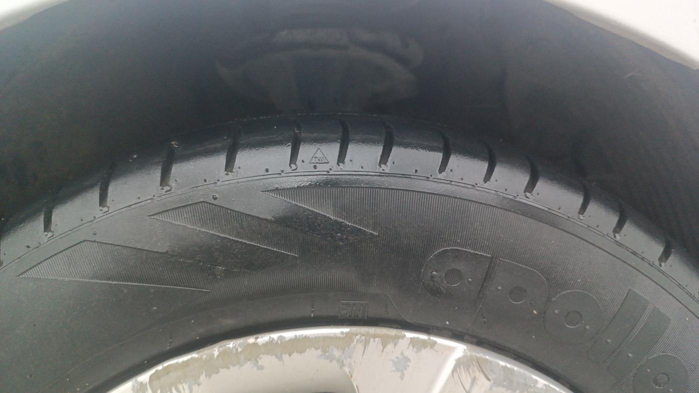 2014 Hyundai Eon MAGNA +, Petrol, Manual, 87,227 km, Right Front Tyre Tread