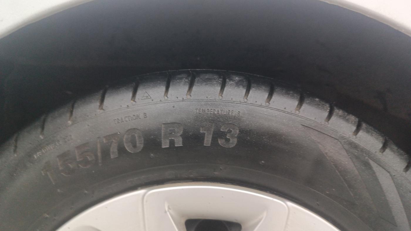 2014 Hyundai Eon MAGNA +, Petrol, Manual, 87,227 km, Right Rear Tyre Tread