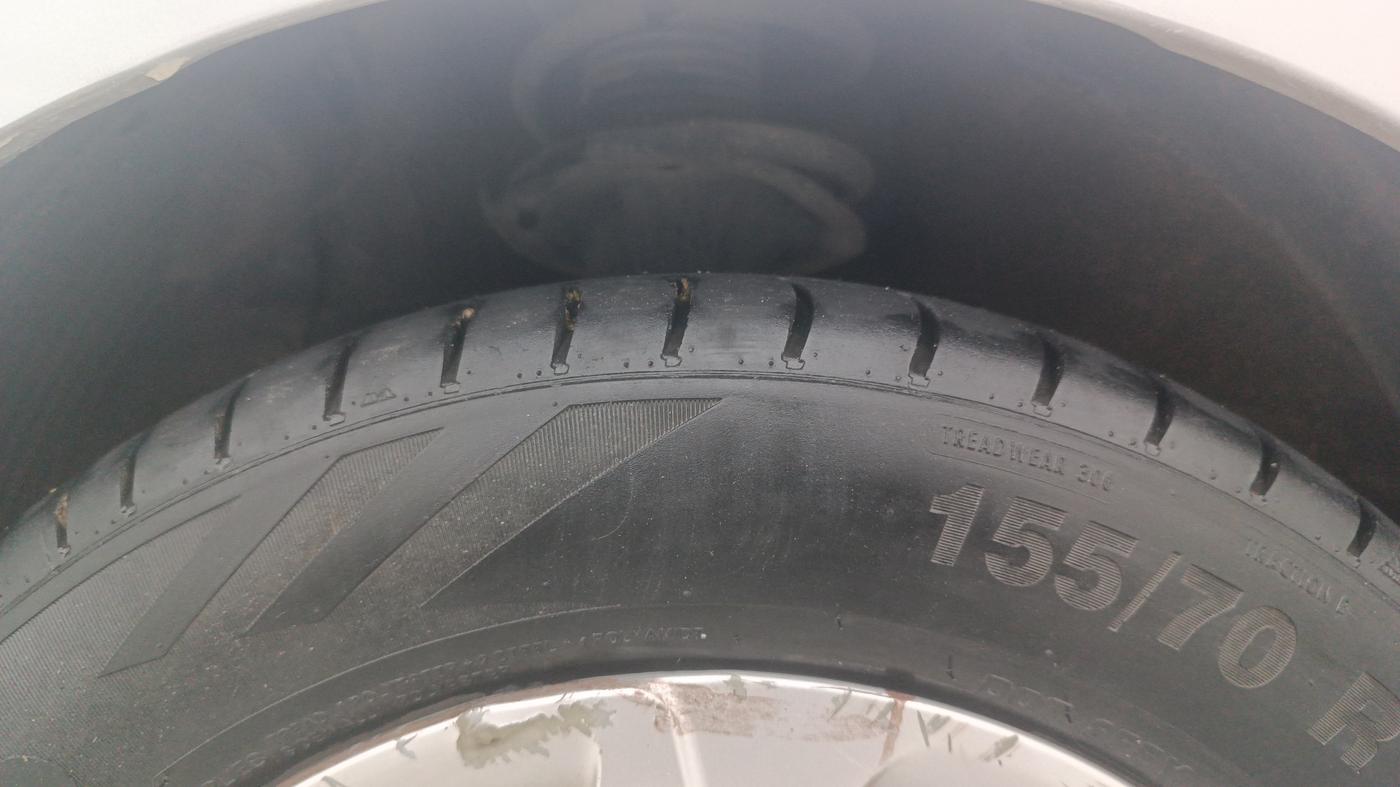 2014 Hyundai Eon MAGNA +, Petrol, Manual, 87,227 km, Left Front Tyre Tread