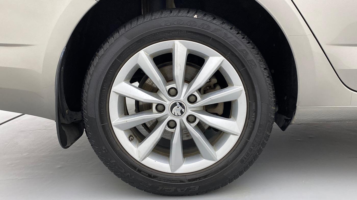 2017 Skoda Octavia 1.8 TSI STYLE PLUS AT, Petrol, Automatic, 64,547 km, Right Rear Wheel