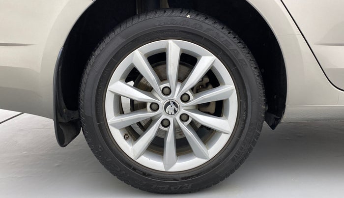 2017 Skoda Octavia 1.8 TSI STYLE PLUS AT, Petrol, Automatic, 64,547 km, Right Rear Wheel