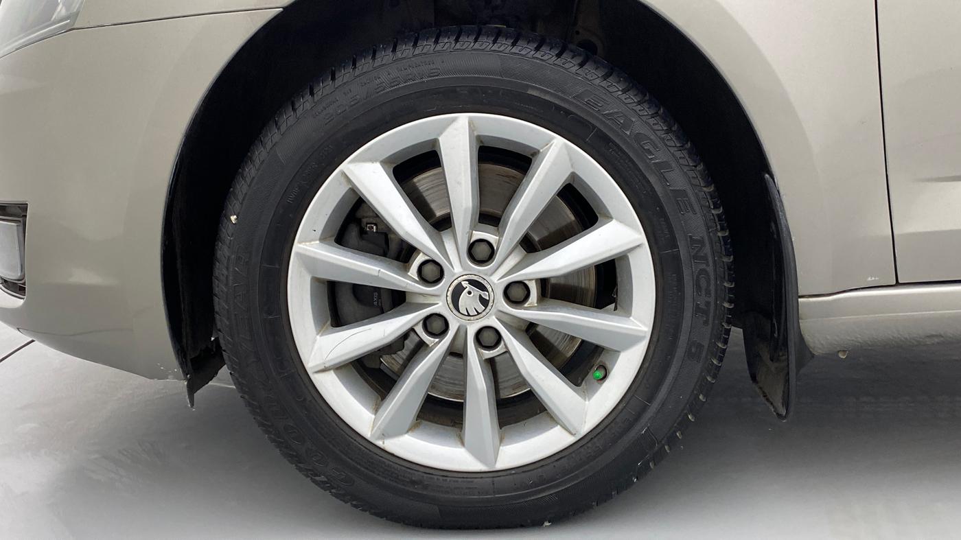 2017 Skoda Octavia 1.8 TSI STYLE PLUS AT, Petrol, Automatic, 64,547 km, Left Front Wheel