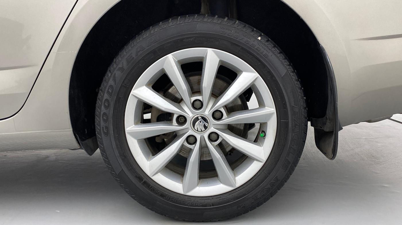 2017 Skoda Octavia 1.8 TSI STYLE PLUS AT, Petrol, Automatic, 64,547 km, Left Rear Wheel