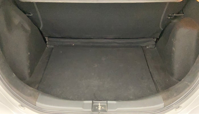 2016 Honda Jazz 1.2 V MT, Petrol, Manual, 27,819 km, Boot Inside