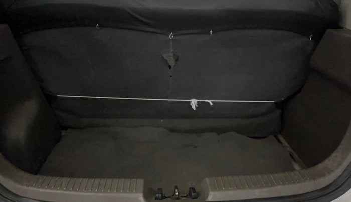 2014 Hyundai i10 MAGNA 1.1, Petrol, Manual, 38,066 km, Boot Inside