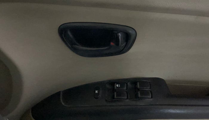 2014 Hyundai i10 MAGNA 1.1, Petrol, Manual, 38,066 km, Driver Side Door Panels Control