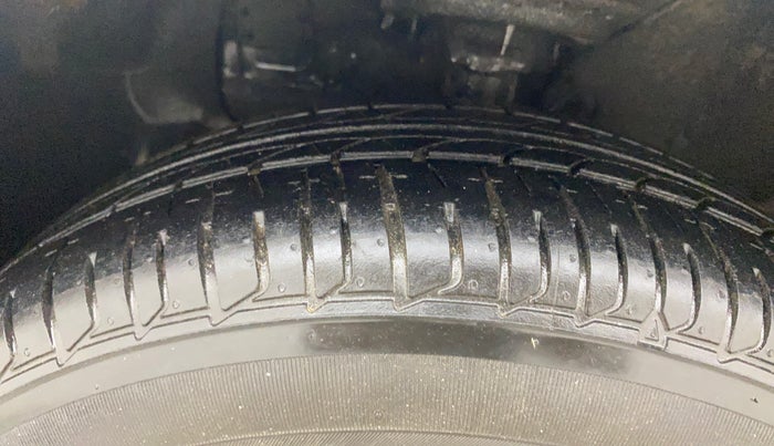 2017 Hyundai Elite i20 SPORTZ 1.2, Petrol, Manual, 38,451 km, Left Front Tyre Tread