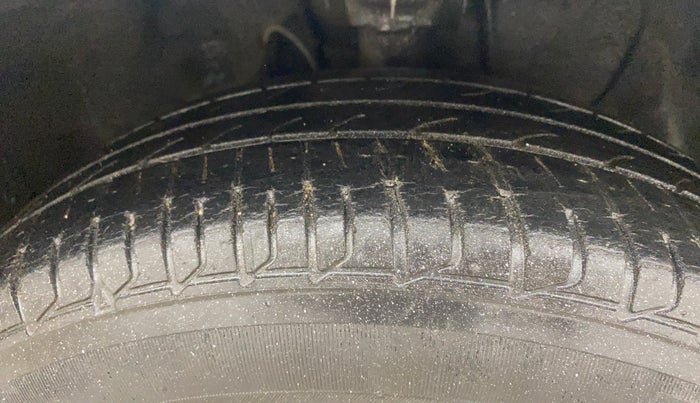 2017 Hyundai Elite i20 SPORTZ 1.2, Petrol, Manual, 38,451 km, Right Front Tyre Tread