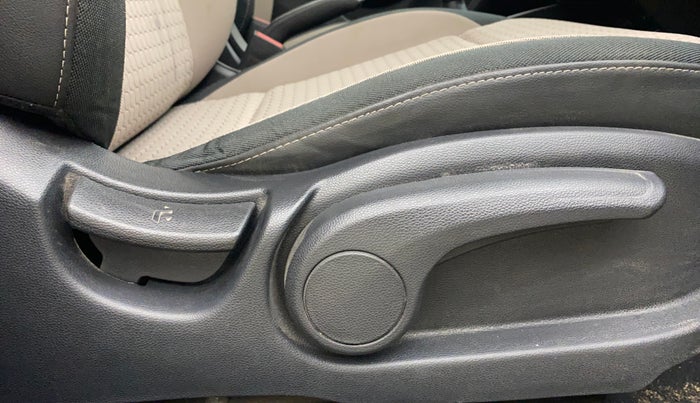 2017 Hyundai Elite i20 SPORTZ 1.2, Petrol, Manual, 38,451 km, Driver Side Adjustment Panel