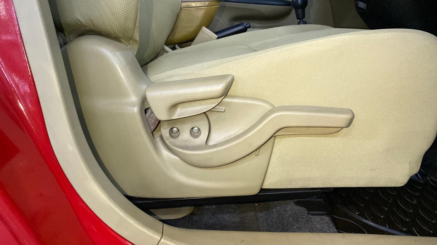 2015 Honda Brio S MT, Petrol, Manual, 61,811 km, Driver Side Adjustment Panel