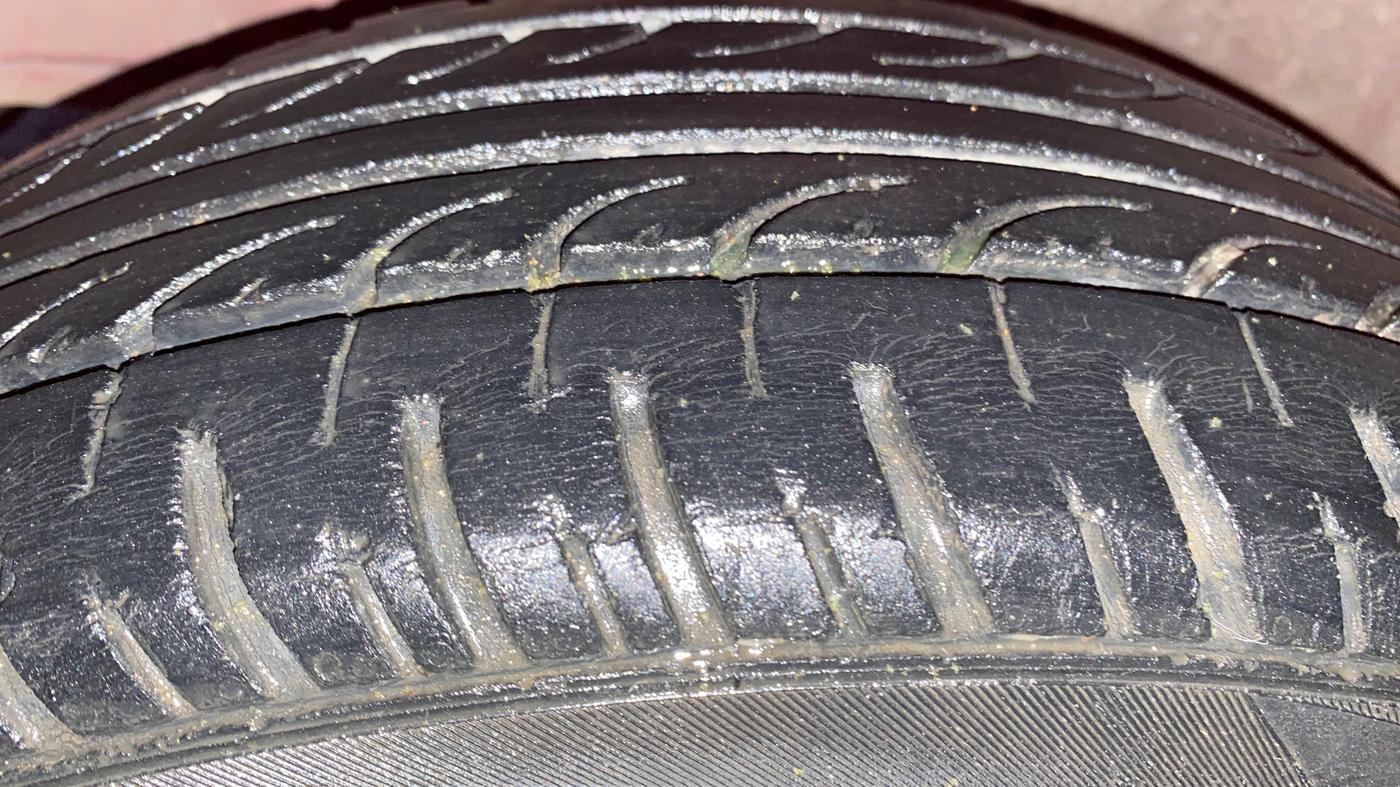2015 Honda Brio S MT, Petrol, Manual, 61,811 km, Left Front Tyre Tread