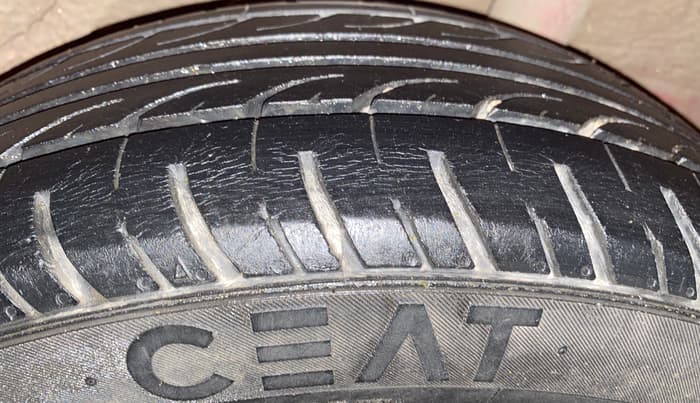 2015 Honda Brio S MT, Petrol, Manual, 61,811 km, Left Rear Tyre Tread