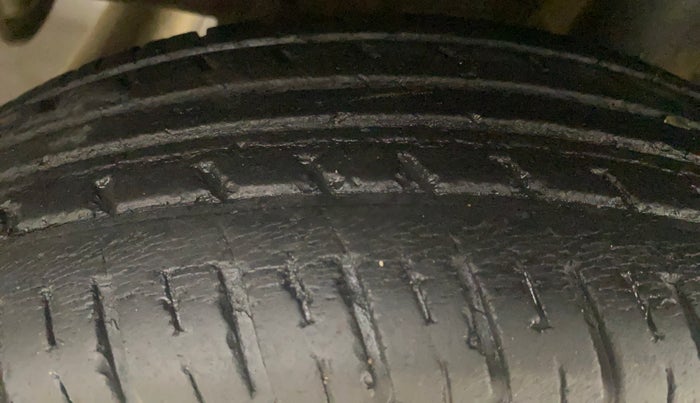 2016 Renault Kwid RXT 0.8, Petrol, Manual, 52,798 km, Left Rear Tyre Tread