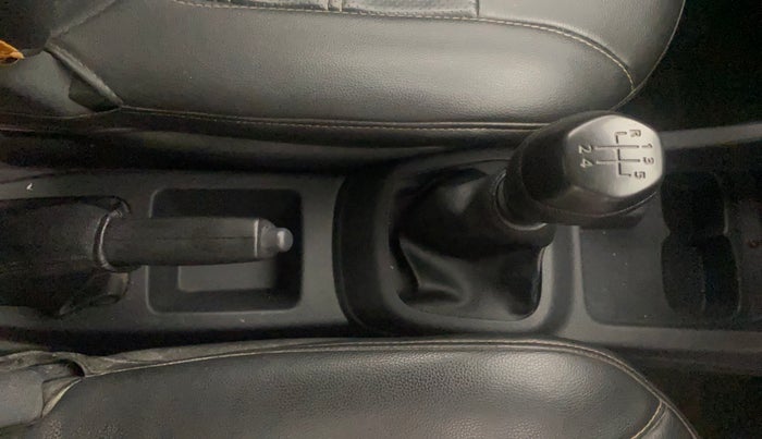 2016 Renault Kwid RXT 0.8, Petrol, Manual, 52,798 km, Gear Lever