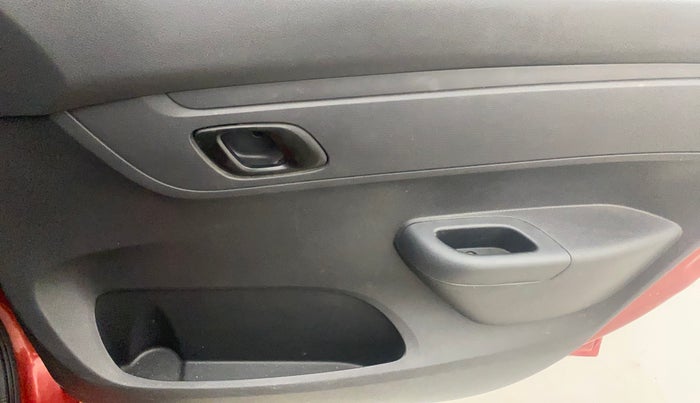 2016 Renault Kwid RXT 0.8, Petrol, Manual, 52,798 km, Driver Side Door Panels Control