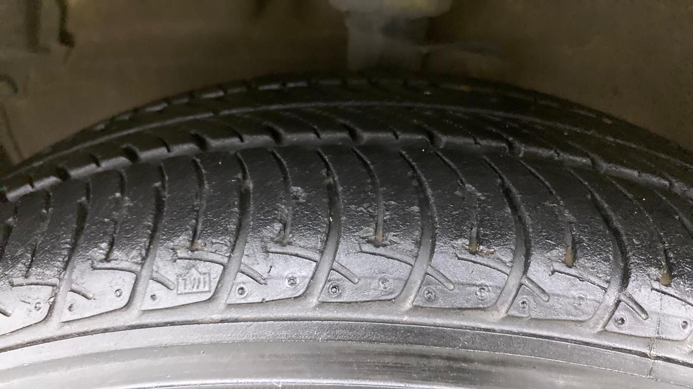 2015 Maruti Celerio VXI AGS, Petrol, Automatic, 45,399 km, Left Front Tyre Tread
