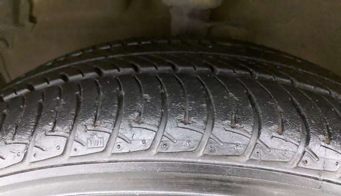2015 Maruti Celerio VXI AGS, Petrol, Automatic, 45,399 km, Left Front Tyre Tread