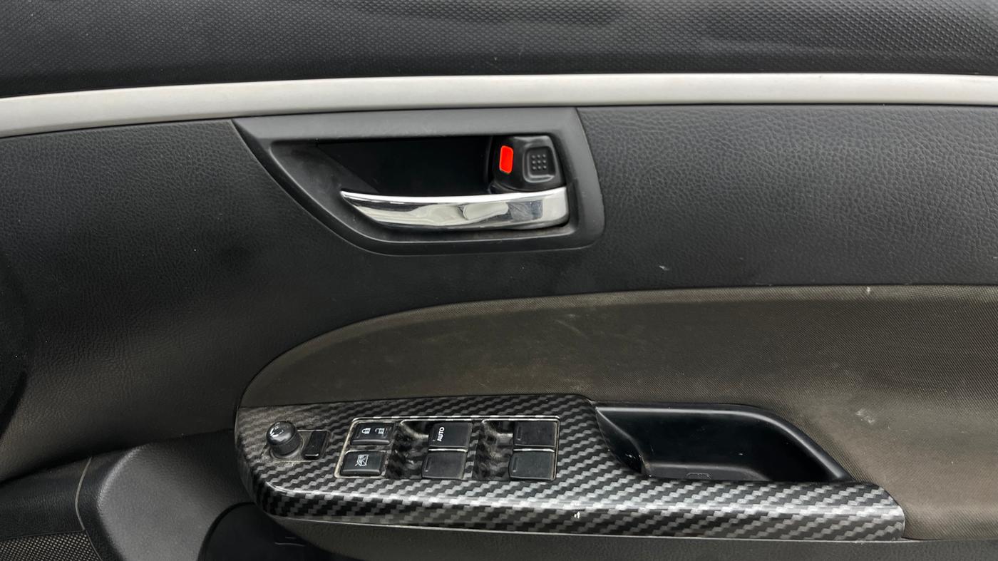 2016 Maruti Swift VXI, Petrol, Manual, 43,932 km, Driver Side Door Panels Control