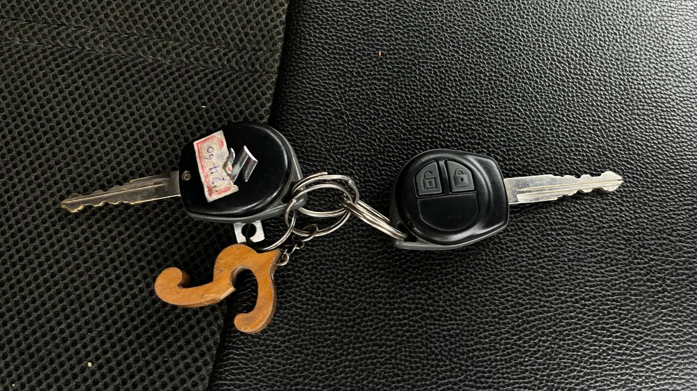 2016 Maruti Swift VXI, Petrol, Manual, 43,932 km, Key Close Up