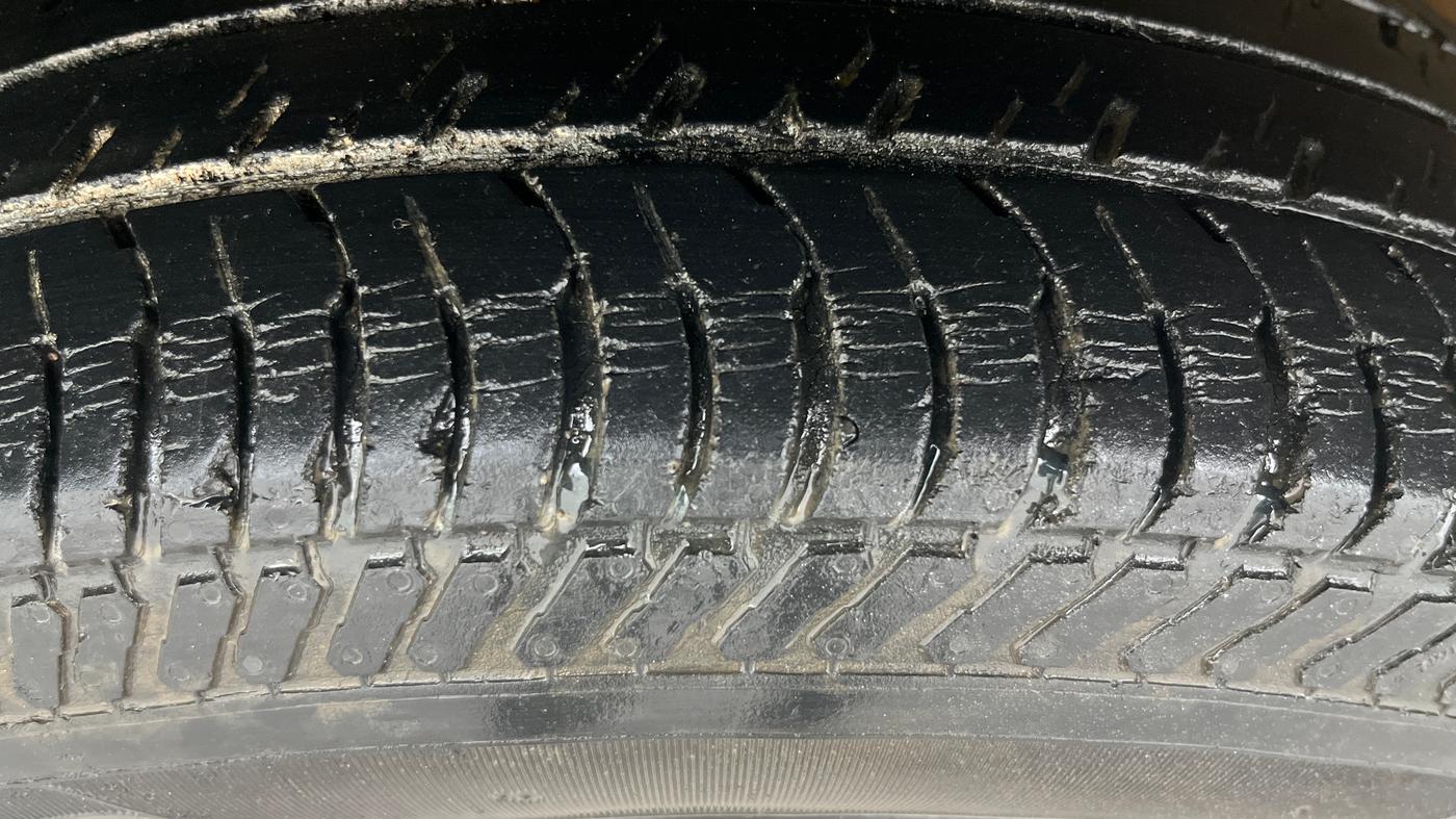 2016 Maruti Swift VXI, Petrol, Manual, 43,932 km, Left Front Tyre Tread