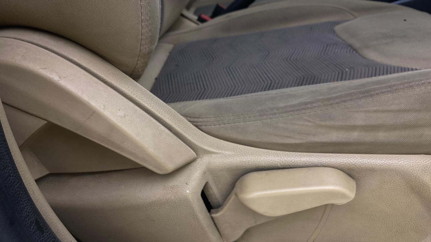 2018 Ford Figo Aspire TITANIUM 1.2 PETROL, CNG, Manual, 1,11,091 km, Driver Side Adjustment Panel