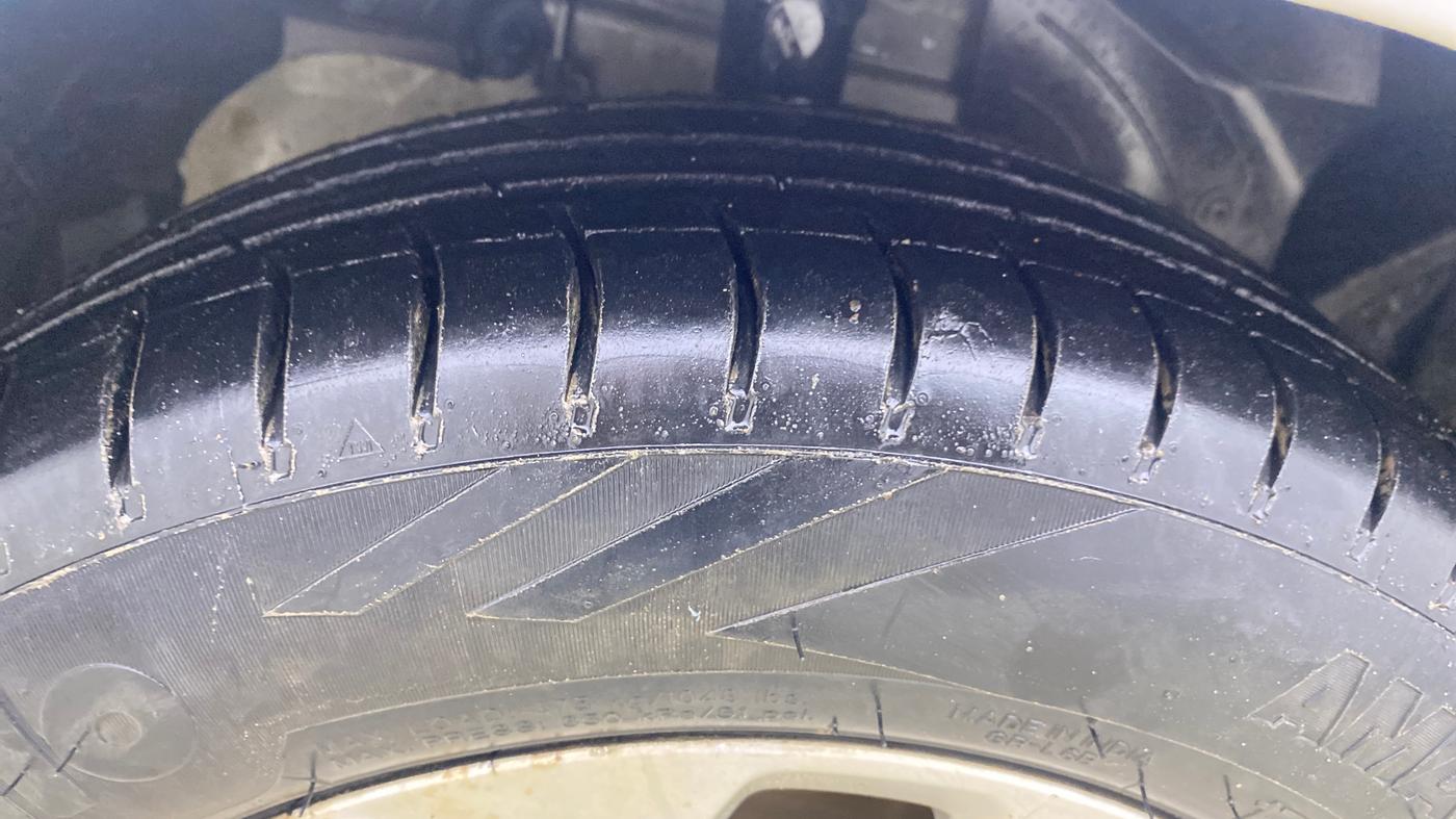 2018 Ford Figo Aspire TITANIUM 1.2 PETROL, CNG, Manual, 1,11,091 km, Right Front Tyre Tread