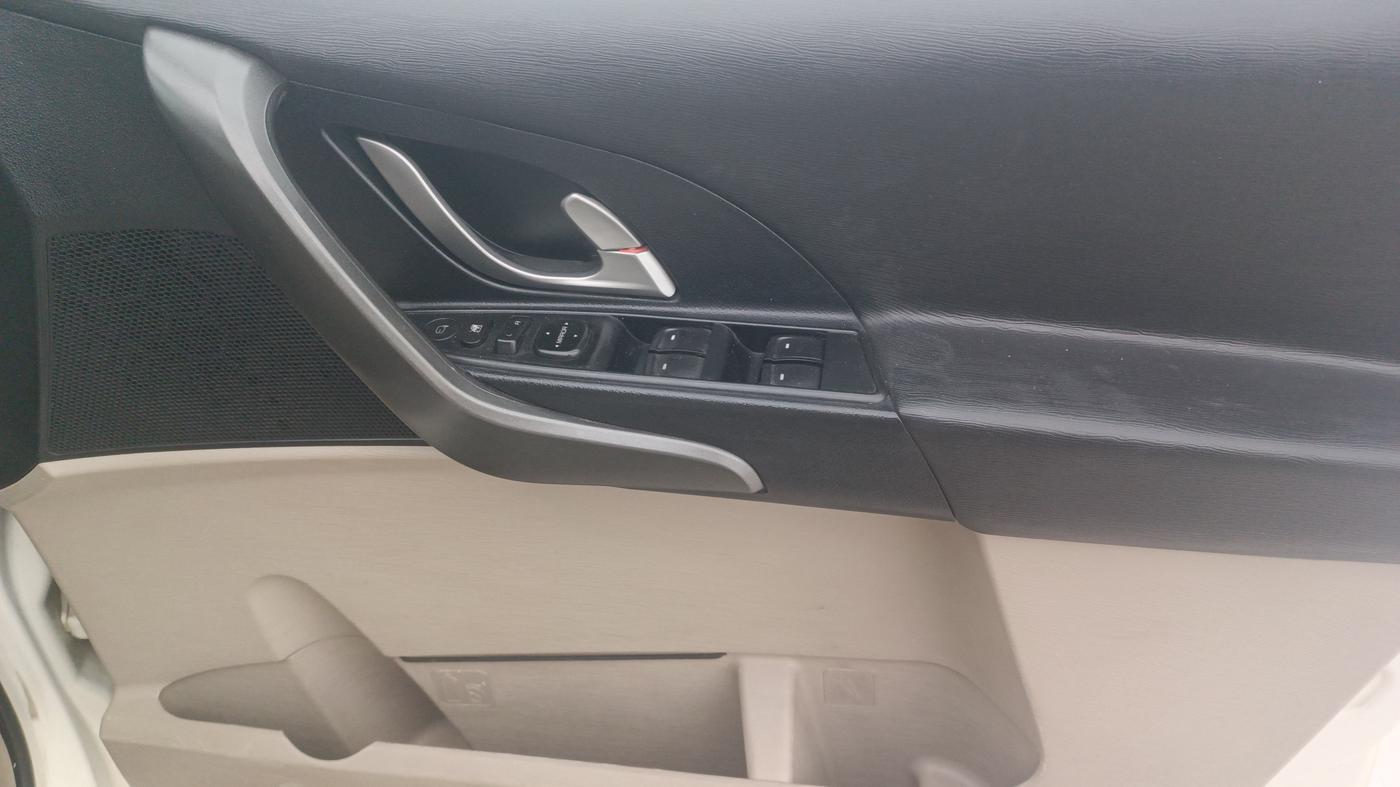 2017 Mahindra XUV500 W10 AT, Diesel, Automatic, 69,270 km, Driver Side Door Panels Control
