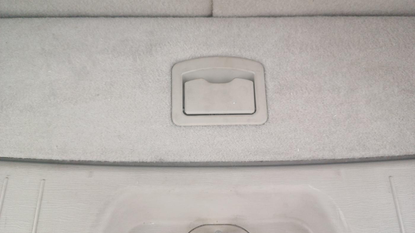 2017 Mahindra XUV500 W10 AT, Diesel, Automatic, 69,270 km, Boot Inside