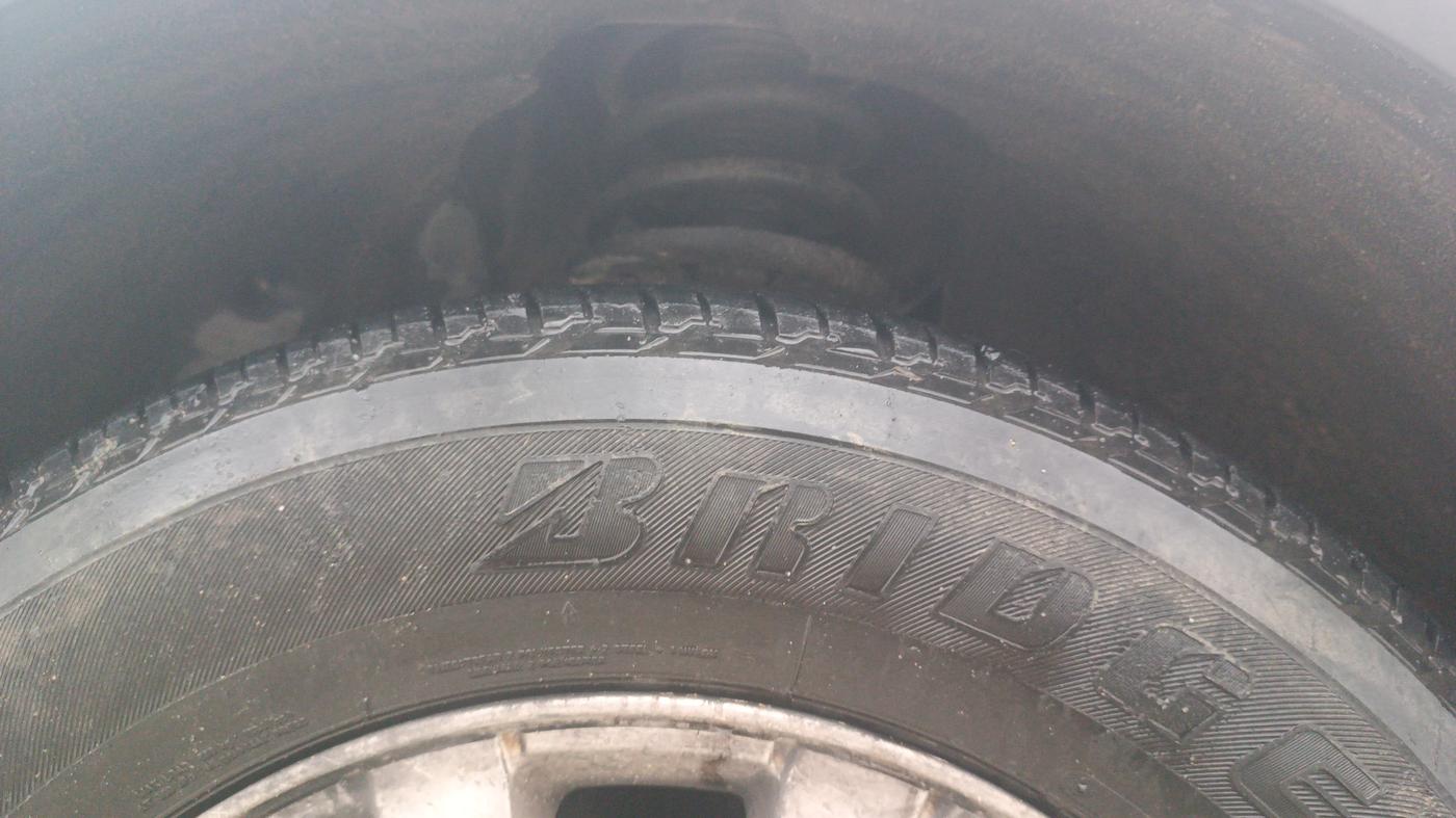 2017 Mahindra XUV500 W10 AT, Diesel, Automatic, 69,270 km, Left Front Tyre Tread