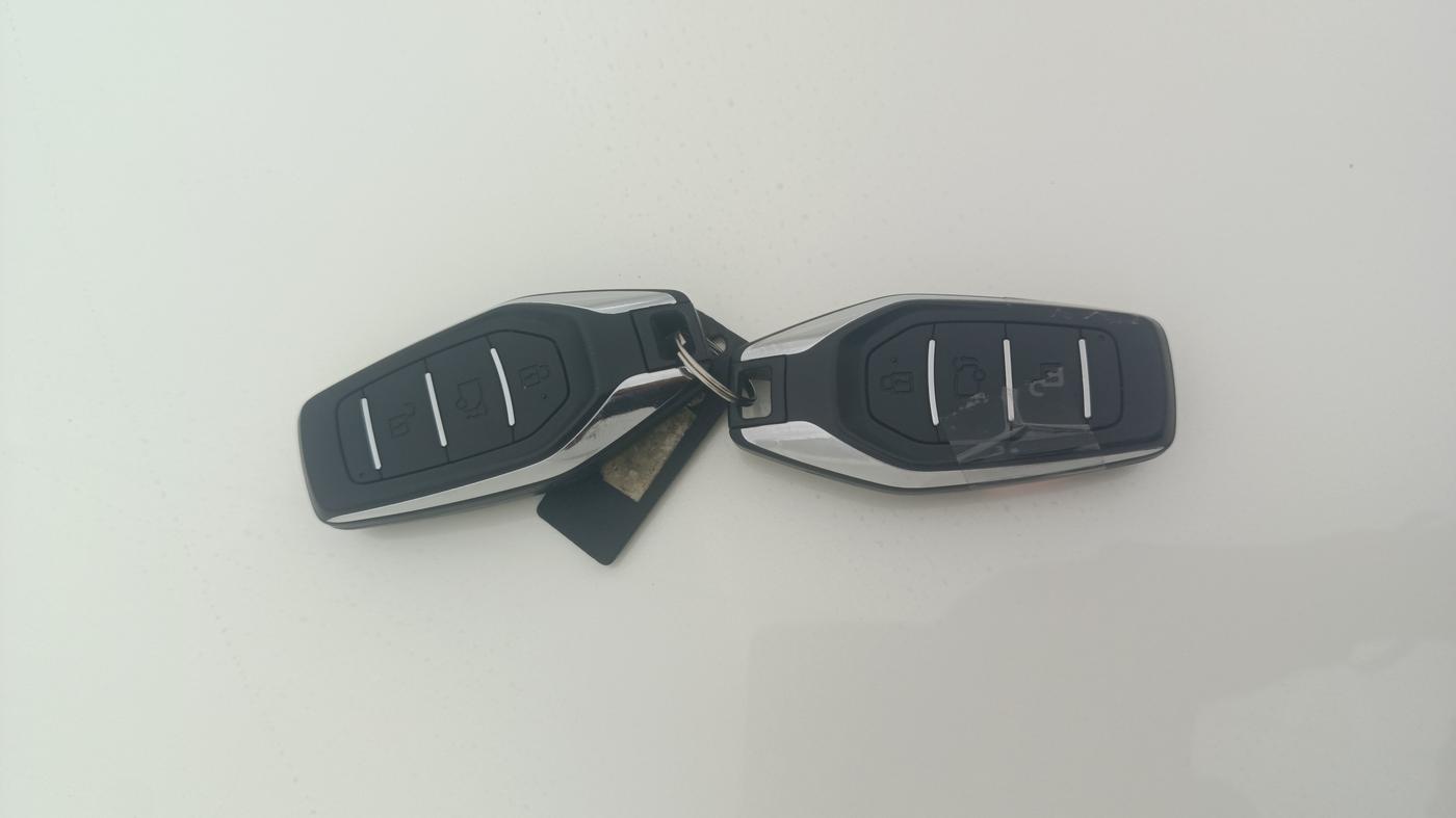 2017 Mahindra XUV500 W10 AT, Diesel, Automatic, 69,270 km, Key Close Up