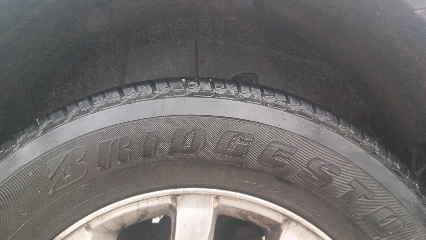 2017 Mahindra XUV500 W10 AT, Diesel, Automatic, 69,270 km, Left Rear Tyre Tread