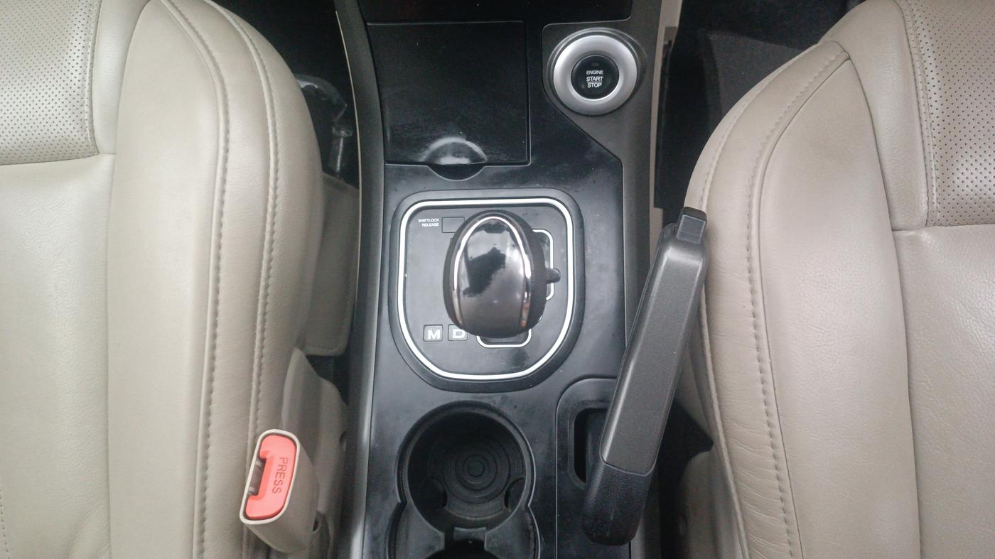 2017 Mahindra XUV500 W10 AT, Diesel, Automatic, 69,270 km, Gear Lever