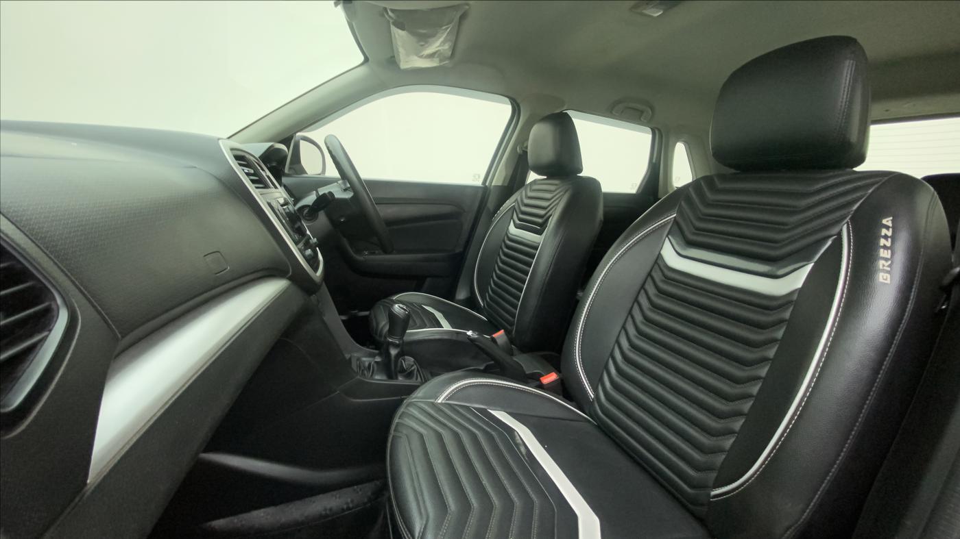 2020 Maruti Vitara Brezza VXI, Petrol, Manual, 55,879 km, Right Side Front Door Cabin