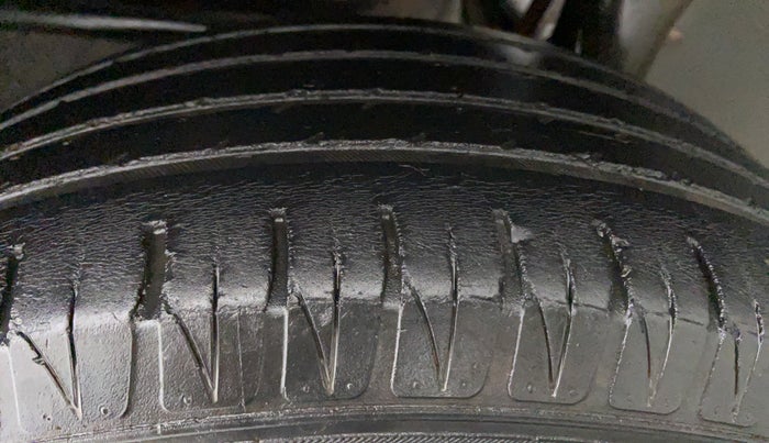 2013 Nissan Terrano XV D THP PREMIUM 110 PS, Diesel, Manual, 96,928 km, Left Rear Tyre Tread