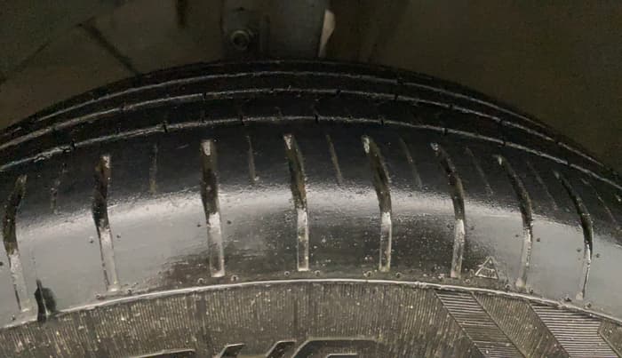 2019 Maruti Ertiga VXI SHVS, Petrol, Manual, 86,939 km, Left Front Tyre Tread