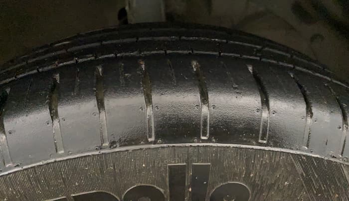 2019 Maruti Ertiga VXI SHVS, Petrol, Manual, 86,939 km, Right Front Tyre Tread