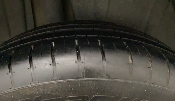 2019 Maruti Ertiga VXI SHVS, Petrol, Manual, 86,939 km, Right Rear Tyre Tread