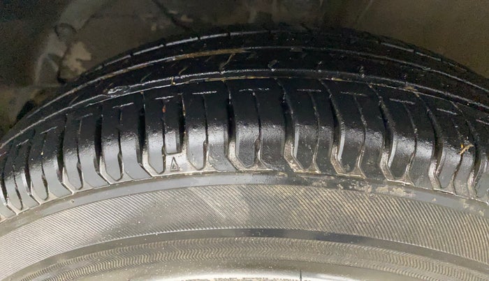 2019 Maruti Dzire LXI, Petrol, Manual, 62,233 km, Left Front Tyre Tread